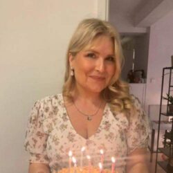 Kannst ja meine Muschi schlotzen und mal probieren