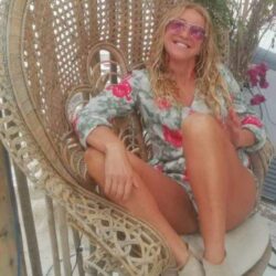 Ne Oma hat auch noch ne heiße Muschi